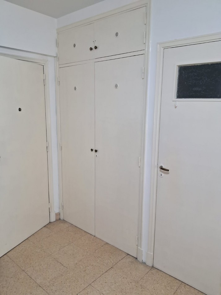 Monoambiente lateral sobre Avenida Colon - Macrocentro