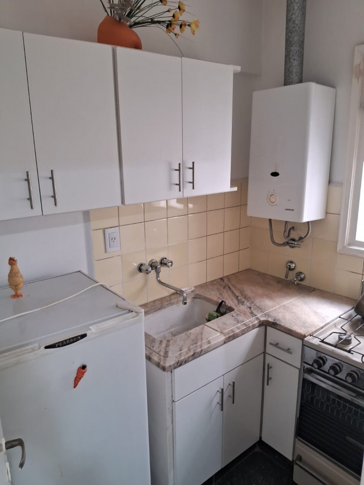 Monoambiente lateral sobre Avenida Colon - Macrocentro