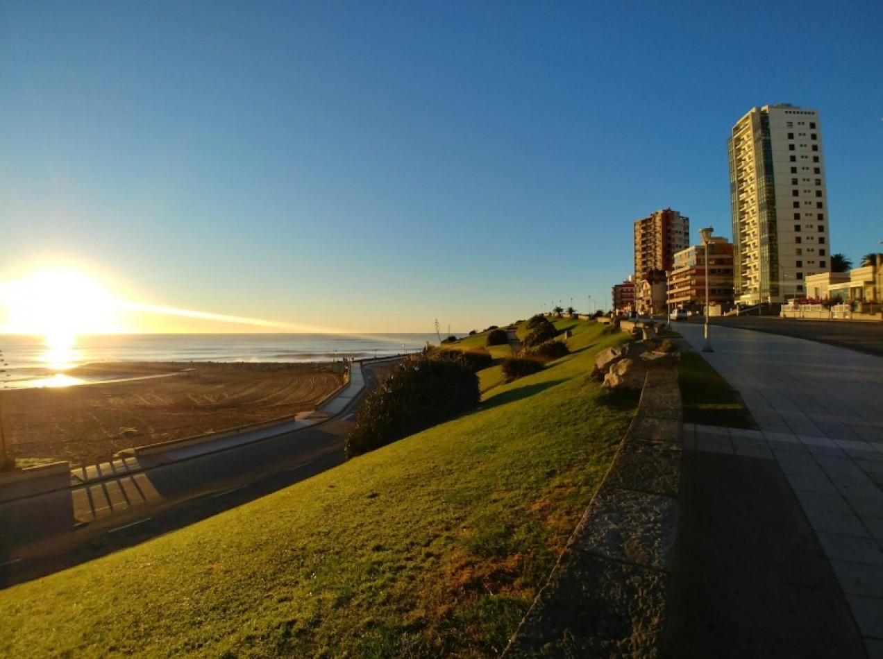 DPTO 2 AMBIENTES AL FRENTE CON BALCON -  CENTRO 