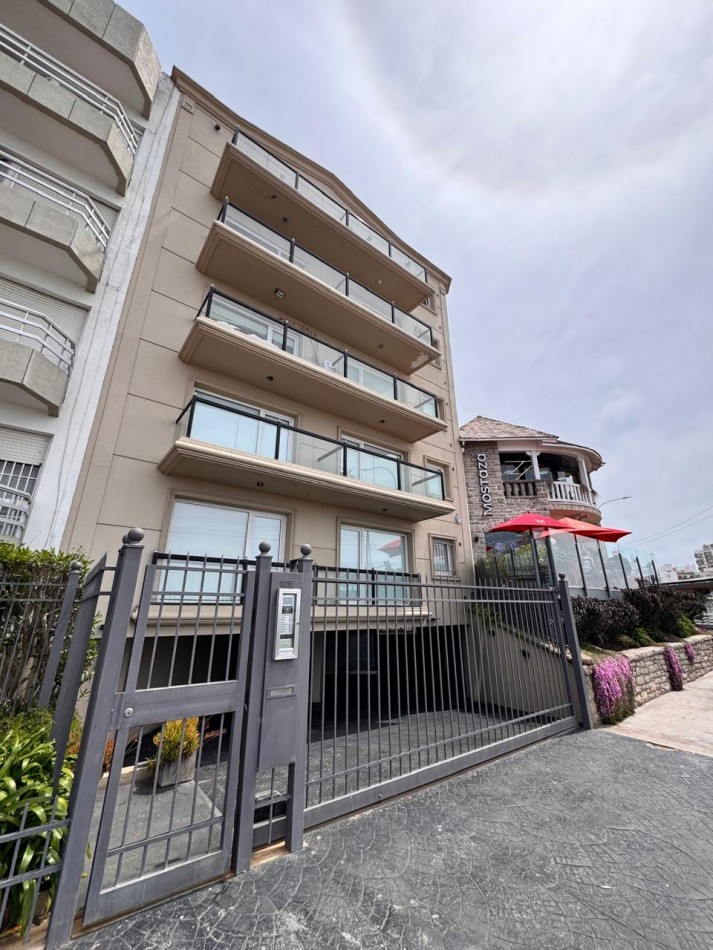 SEMIPISO EN DUPLEX DE 3 AMBIENTES - FRENTE AL MAR - LA PERLA