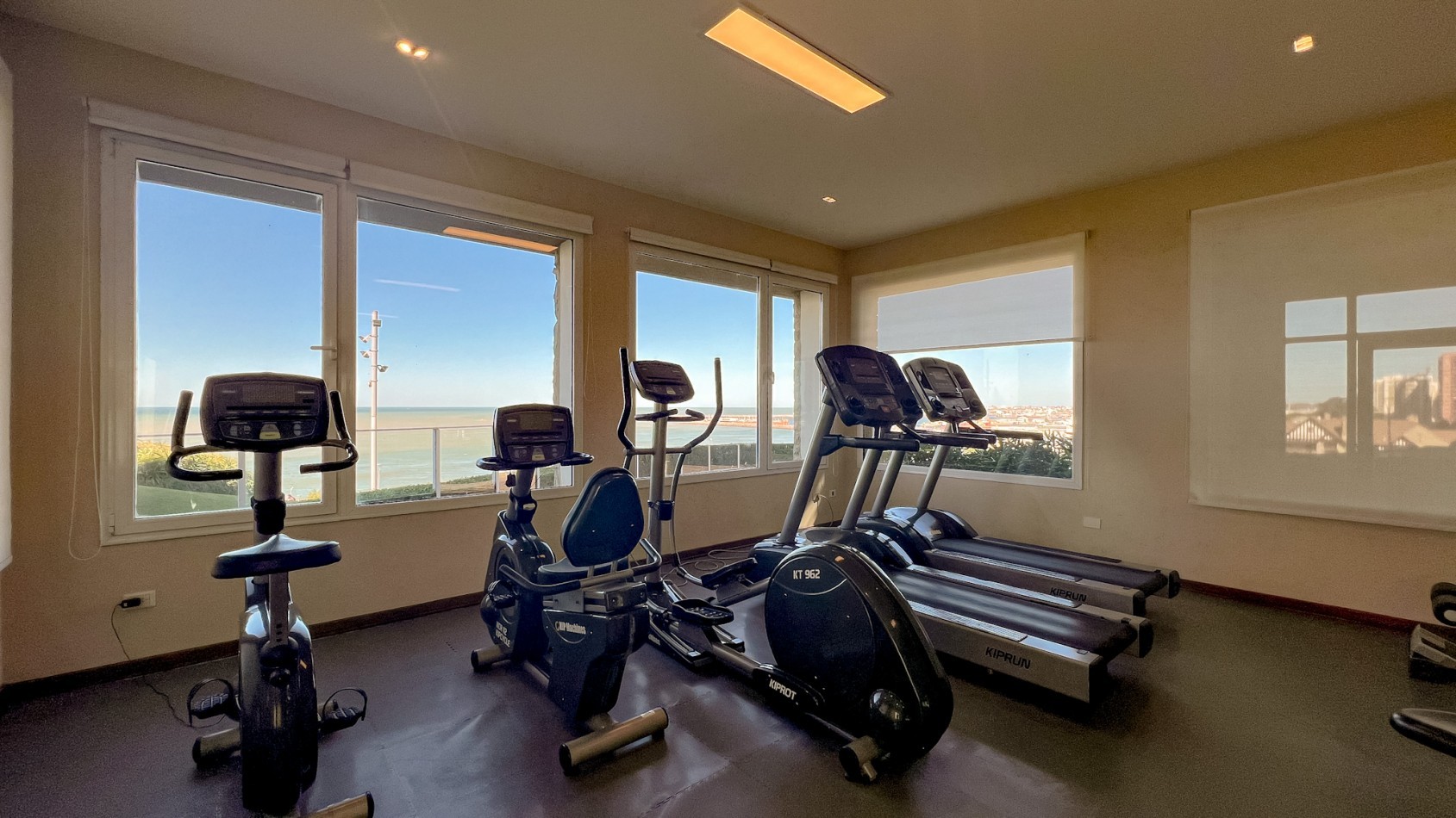 Departamento 4 amb con cochera - Playa Grande - Tourbillon