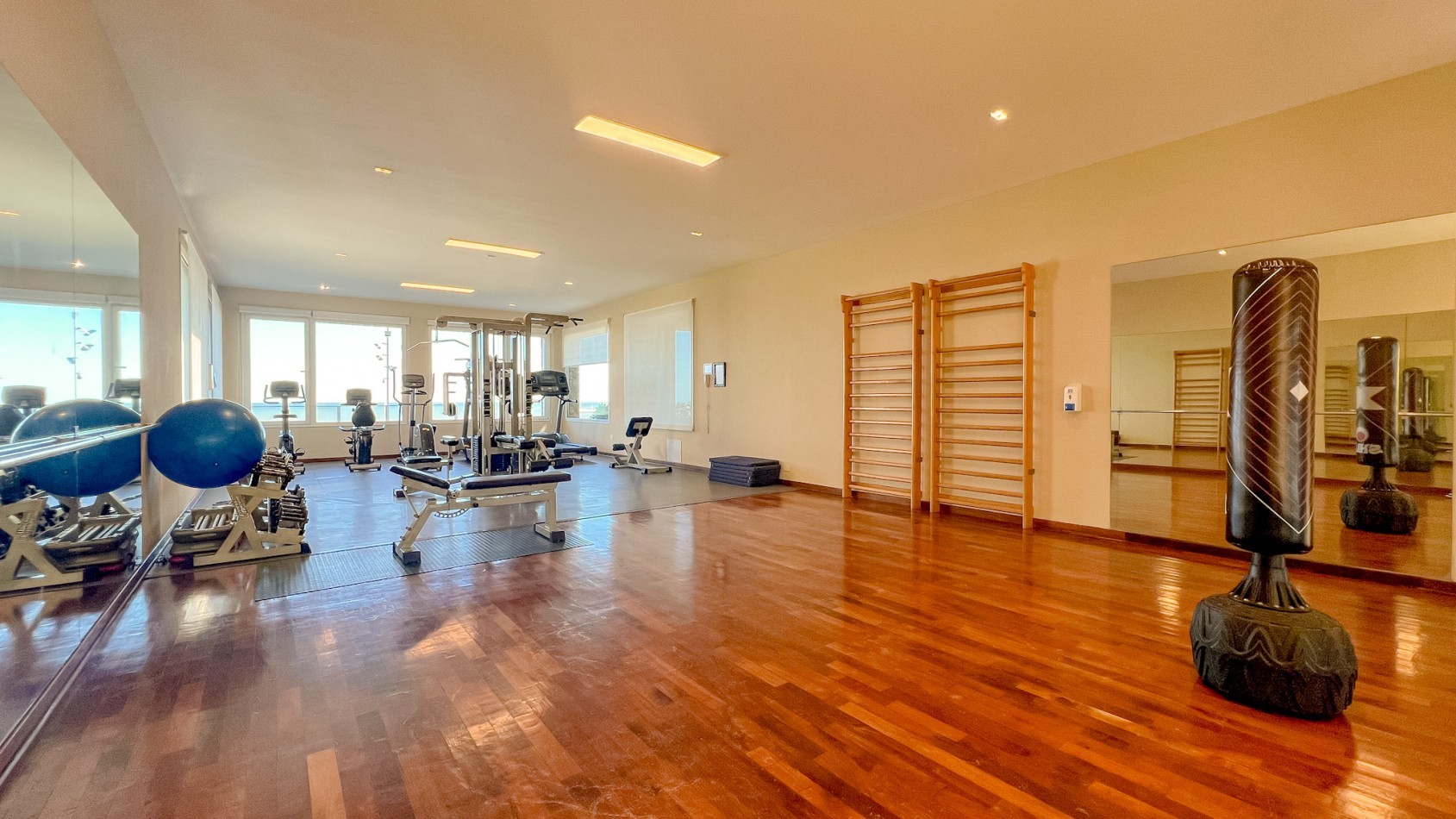 Departamento 4 amb con cochera - Playa Grande - Tourbillon