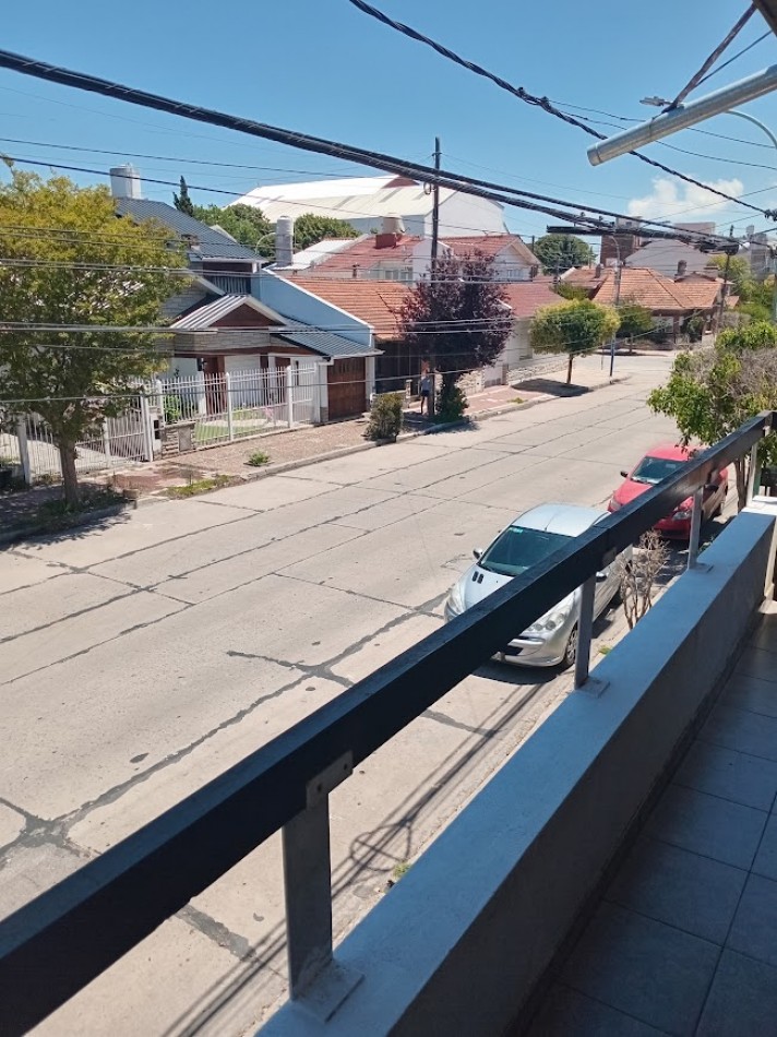 CASA 6 AMB CON PARQUE Y PILETA - CHAUVIN - APTA CREDITO