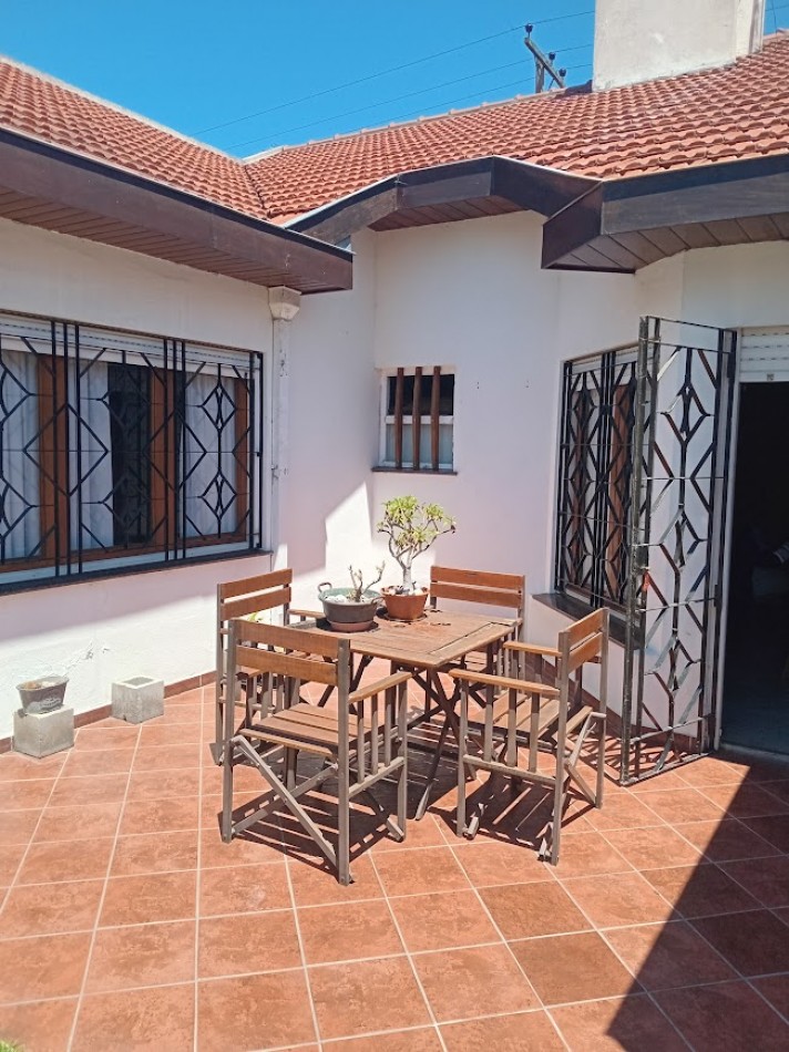 CASA 6 AMB CON PARQUE Y PILETA - CHAUVIN - APTA CREDITO