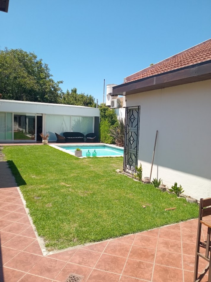 CASA 6 AMB CON PARQUE Y PILETA - CHAUVIN - APTA CREDITO