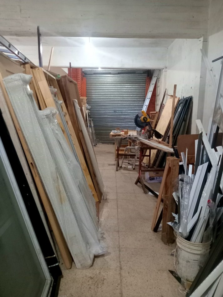 BODEGA COMERCIAL CON ACCESO A CAMION - SOBRE AVENIDA JUAN B. JUSTO