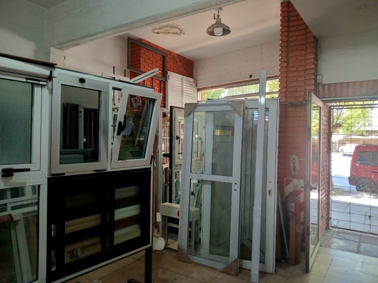 BODEGA COMERCIAL CON ACCESO A CAMION - SOBRE AVENIDA JUAN B. JUSTO