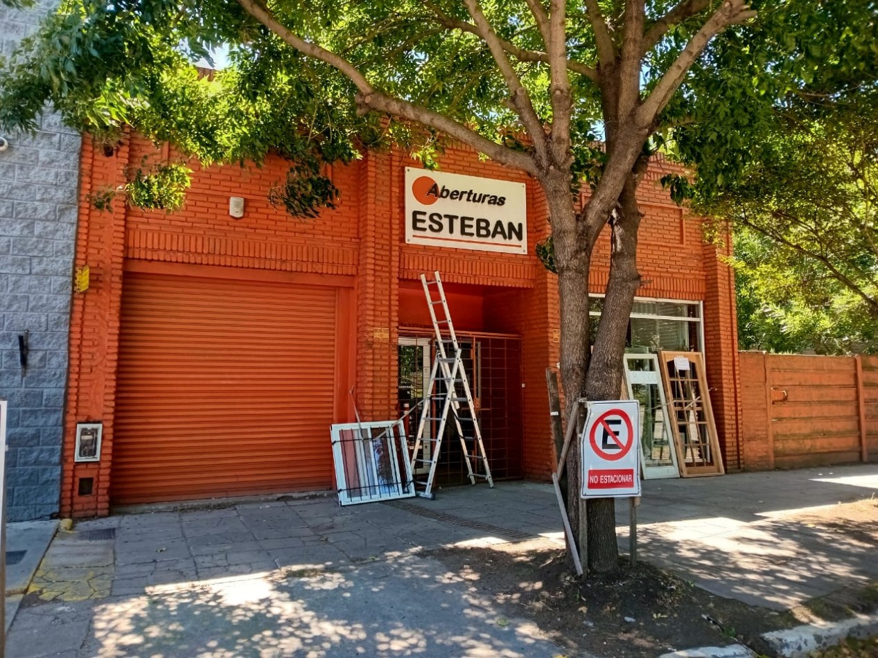 BODEGA COMERCIAL CON ACCESO A CAMION - SOBRE AVENIDA JUAN B. JUSTO