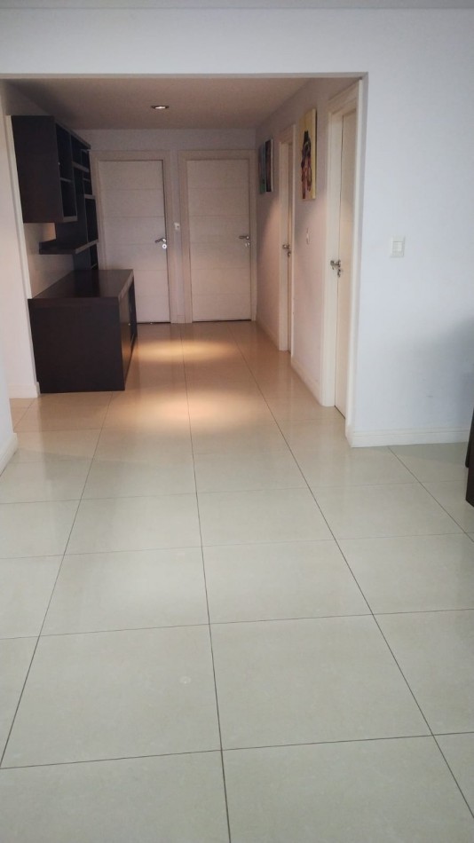 ALQUILER INVIERNO 2026 - SEMIPISO DE 3 AMB CON COCHERA - VARESE - TIO CURZIO