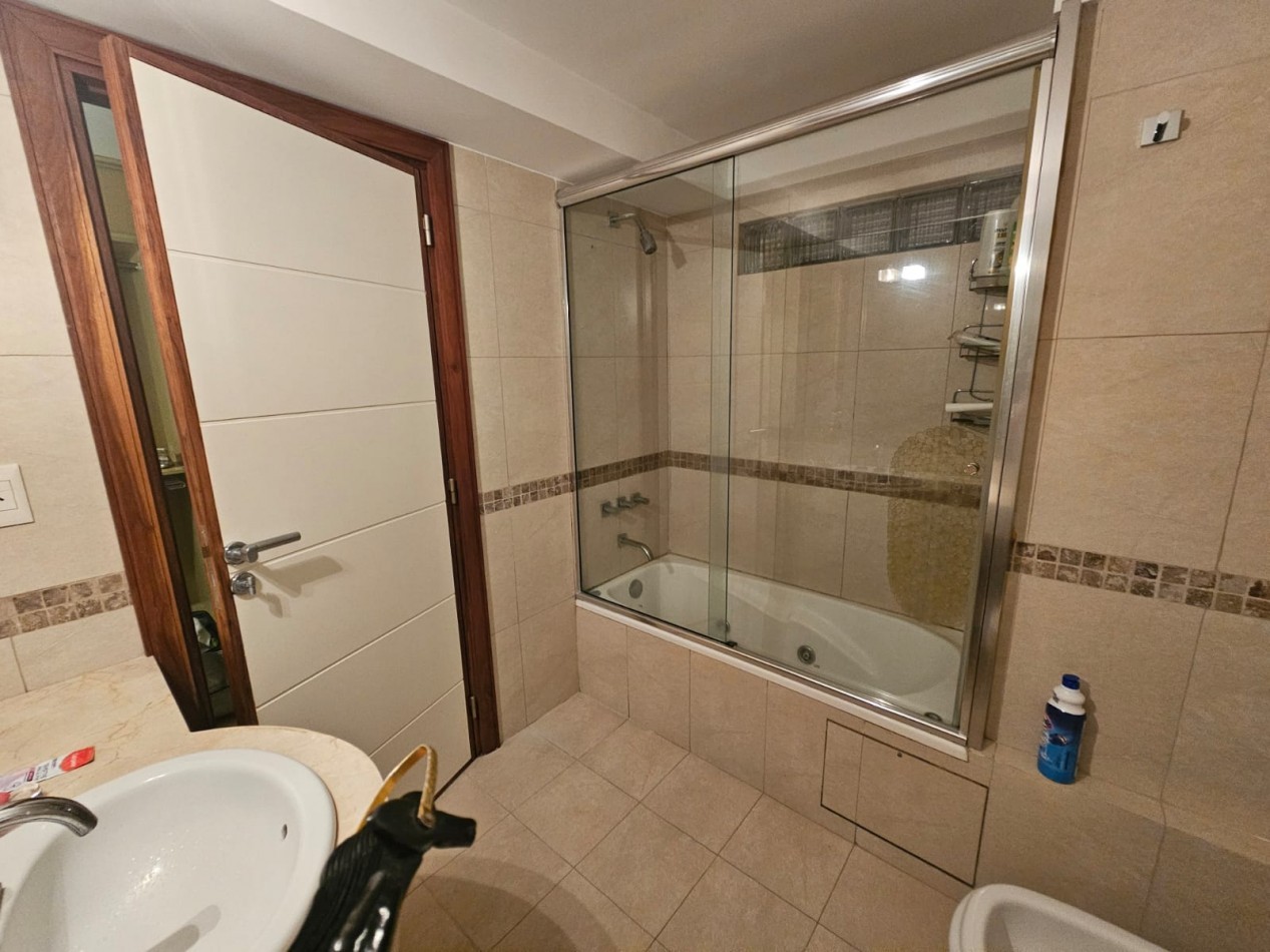 ALQUILER INVIERNO 2026 - SEMIPISO DE 3 AMB CON COCHERA - VARESE - TIO CURZIO