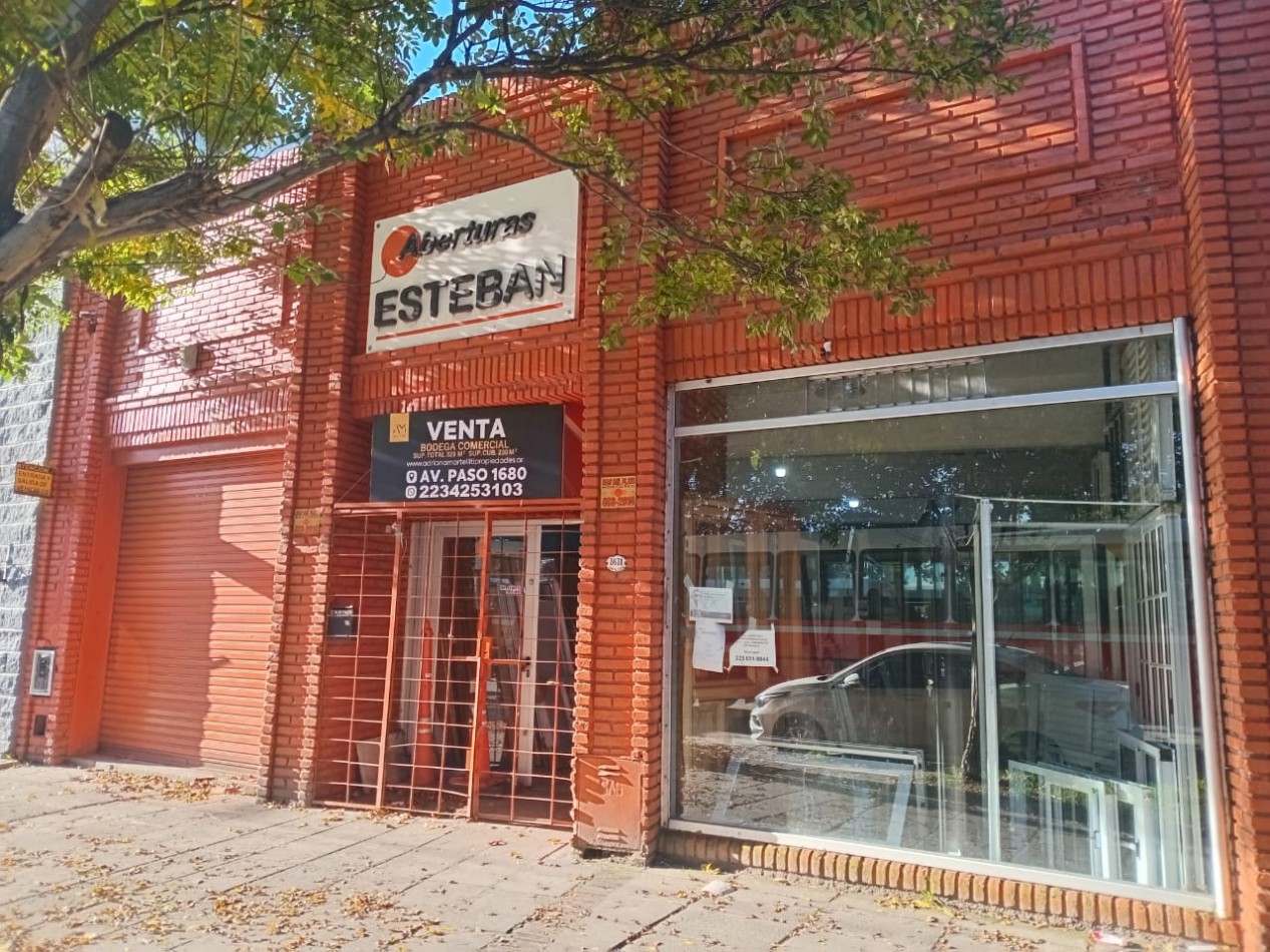 BODEGA COMERCIAL CON ACCESO A CAMION - SOBRE AVENIDA JUAN B. JUSTO