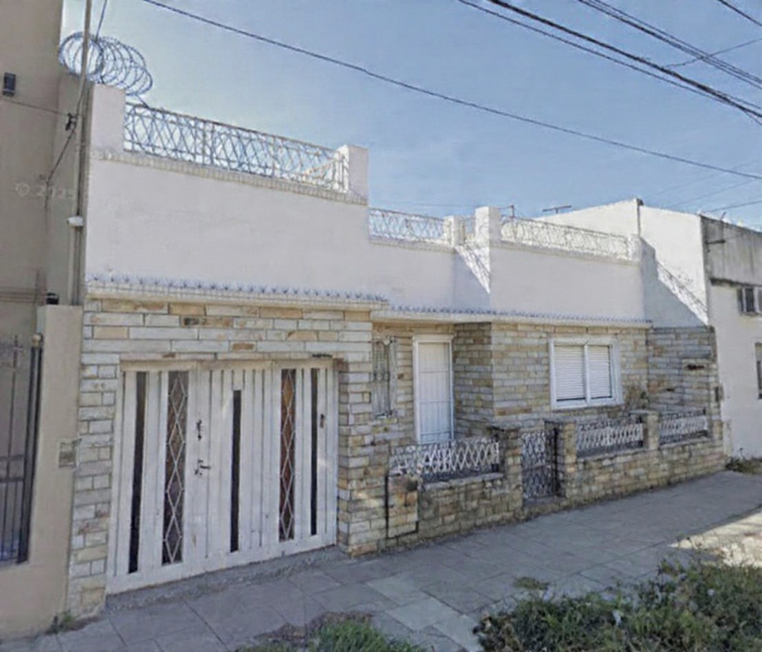 CASA 3 AMBIENTES CON GARAGE Y PATIO - VILLA BALLESTER -APTO CREDITO